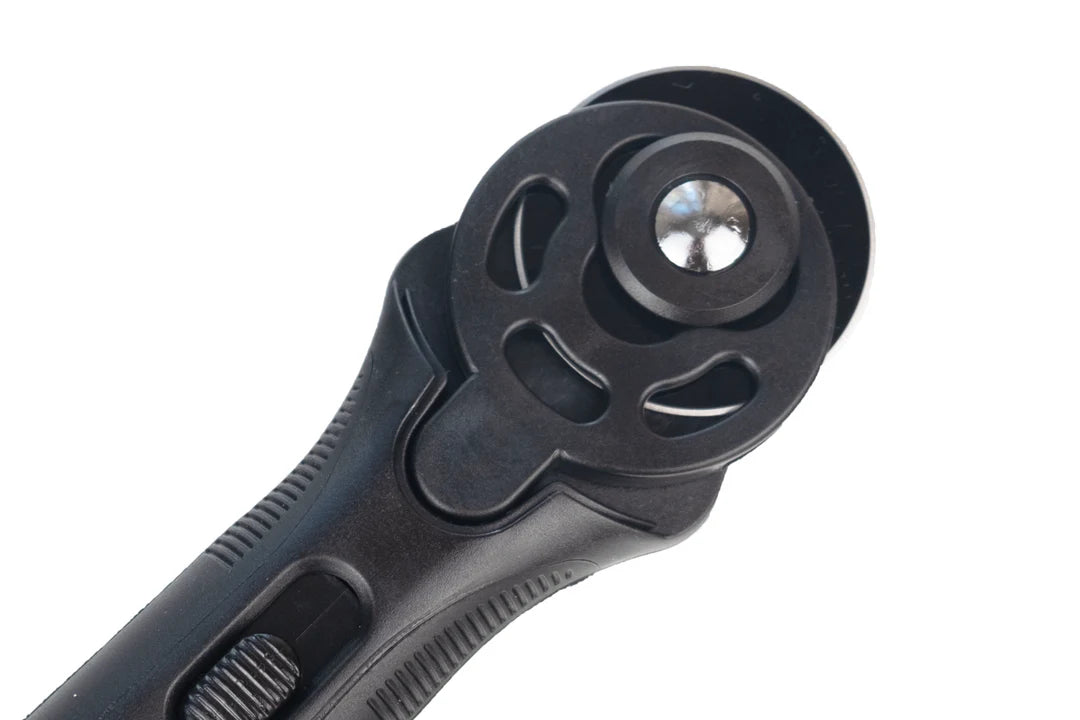 LDH Scissors - Midnight Edition Rotary Cutter 45mm - Black Rabbit Fabric Inc.